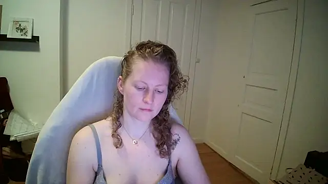 Girlnina-1995 online show from 03/11/26, 09:36