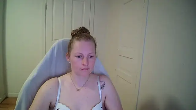 Girlnina-1995 online show from 04/01/26, 01:52