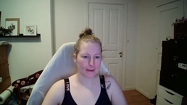 Girlnina-1995 online show from 02/20/26, 09:44