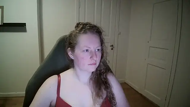 Snapshot of Girlnina-1995 chatting on 03/18/25, 07:44 Girlnina-1995 online show from 03/18/25, 07:44