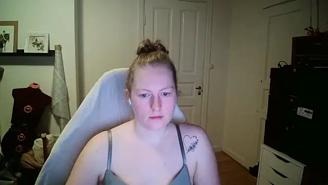 Girlnina-1995 online show from 01/07/26, 10:04