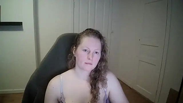 Snapshot of Girlnina-1995 chatting on 02/27/25, 12:45 Girlnina-1995 online show from 02/27/25, 12:45