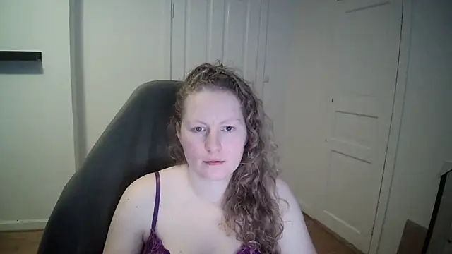 Snapshot of Girlnina-1995 chatting on 02/20/25, 02:02 Girlnina-1995 online show from 02/20/25, 02:02
