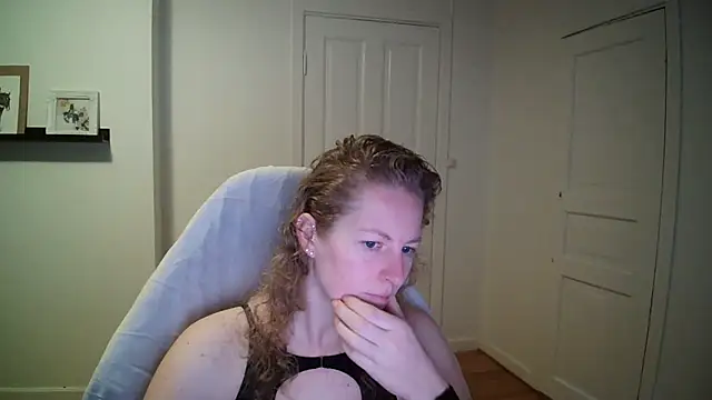 Snapshot of Girlnina-1995 chatting on 11/05/25, 09:01 Girlnina-1995 online show from 11/05/25, 09:01