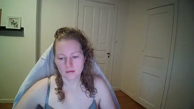 Snapshot of Girlnina-1995 chatting on 12/05/25, 10:03 Girlnina-1995 online show from 12/05/25, 10:03