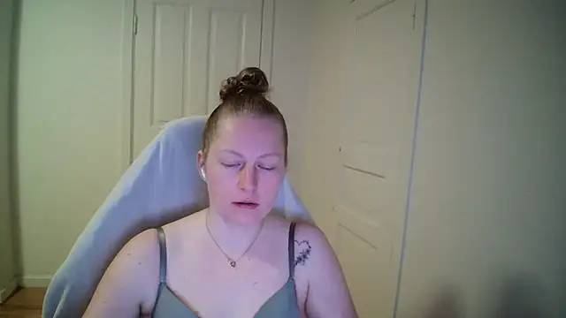 Girlnina-1995 online show from 03/30/26, 07:32