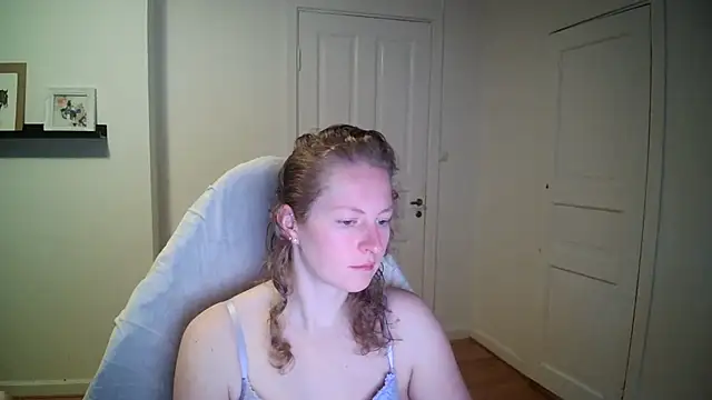 Snapshot of Girlnina-1995 chatting on 12/01/25, 09:43 Girlnina-1995 online show from 12/01/25, 09:43