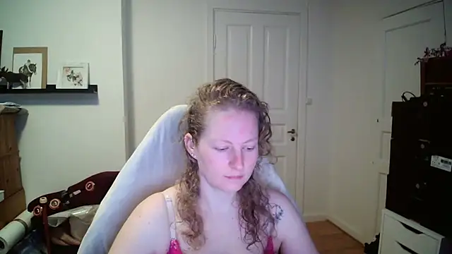 Girlnina-1995 online show from 02/16/26, 08:46