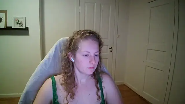 Snapshot of Girlnina-1995 chatting on 11/03/25, 07:28 Girlnina-1995 online show from 11/03/25, 07:28