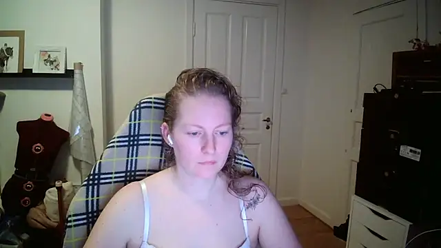 Girlnina-1995 online show from 01/15/26, 09:01