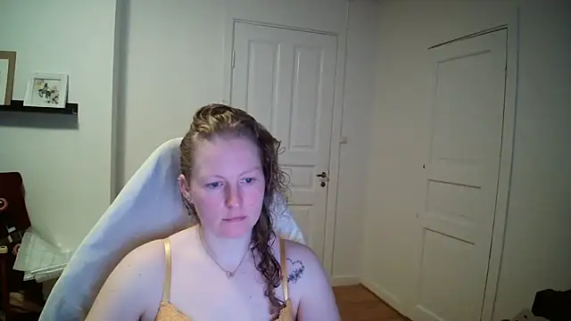 Girlnina-1995 online show from 03/09/26, 07:56