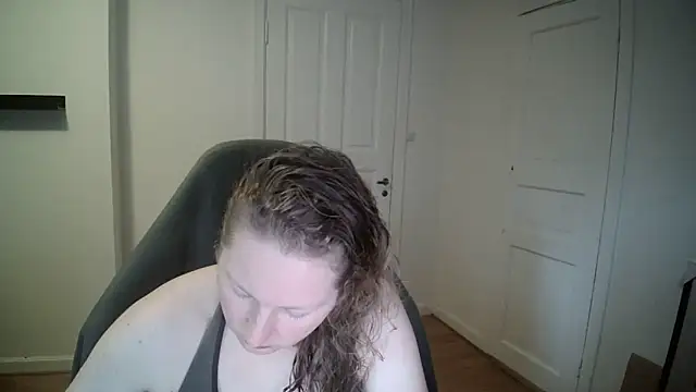 Snapshot of Girlnina-1995 chatting on 02/11/25, 11:20 Girlnina-1995 online show from 02/11/25, 11:20