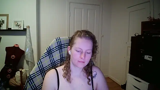 Girlnina-1995 online show from 01/13/26, 08:40