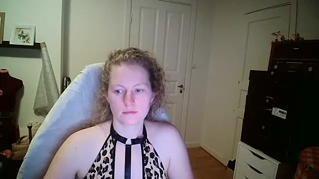 Snapshot of Girlnina-1995 chatting on 12/15/25, 07:20 Girlnina-1995 online show from 12/15/25, 07:20