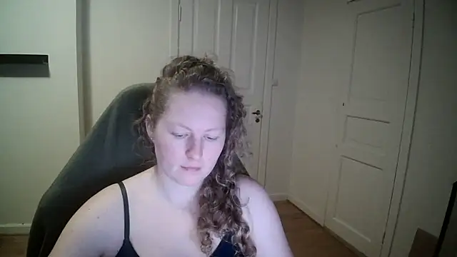 Snapshot of Girlnina-1995 chatting on 02/04/25, 03:47 Girlnina-1995 online show from 02/04/25, 03:47