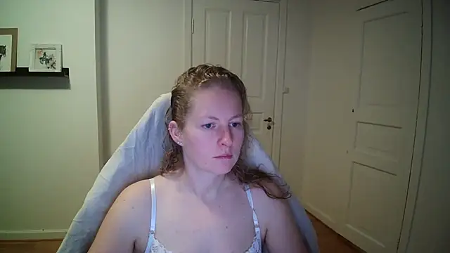 Snapshot of Girlnina-1995 chatting on 10/30/25, 09:29 Girlnina-1995 online show from 10/30/25, 09:29