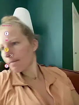 Snapshot of Girlnina-1995 chatting on 06/22/26, 07:16 Girlnina-1995 online show from 06/22/26, 07:16