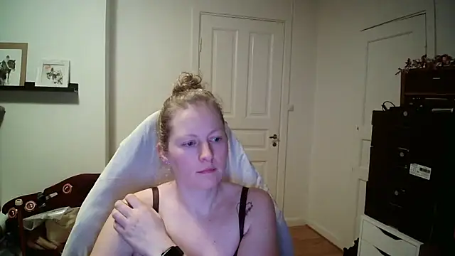 Girlnina-1995 online show from 02/04/26, 08:04