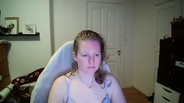 Girlnina-1995 online show from 02/23/26, 08:15