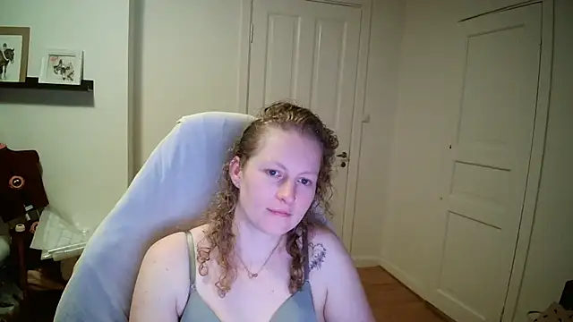 Girlnina-1995 online show from 03/18/26, 08:43