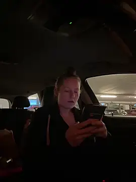 Snapshot of Girlnina-1995 chatting on 12/17/25, 02:11 Girlnina-1995 online show from 12/17/25, 02:11