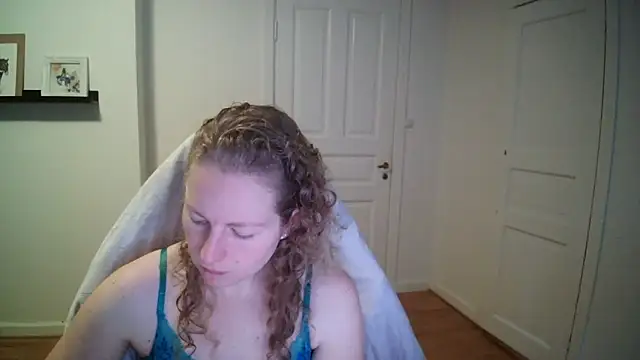 Snapshot of Girlnina-1995 chatting on 11/04/25, 08:51 Girlnina-1995 online show from 11/04/25, 08:51