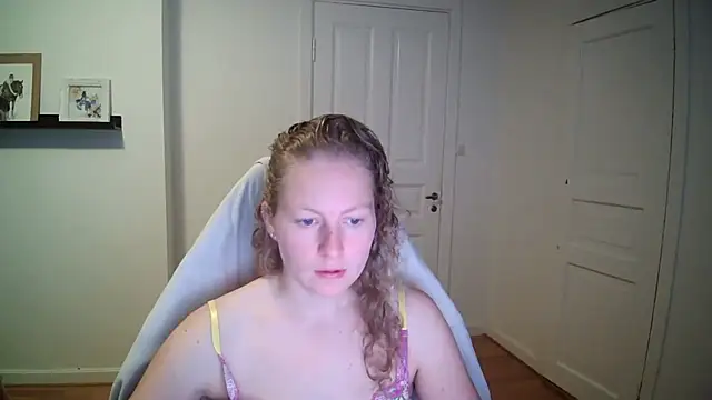 Snapshot of Girlnina-1995 chatting on 09/29/25, 07:59 Girlnina-1995 online show from 09/29/25, 07:59