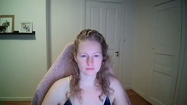 Snapshot of Girlnina-1995 chatting on 10/08/25, 08:27 Girlnina-1995 online show from 10/08/25, 08:27