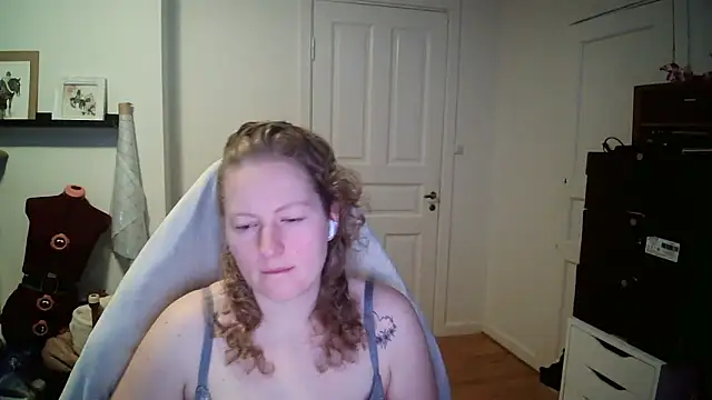 Girlnina-1995 online show from 01/08/26, 10:10