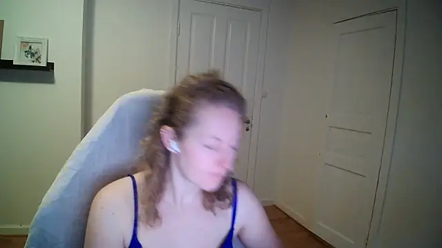 Snapshot of Girlnina-1995 chatting on 12/03/25, 10:36 Girlnina-1995 online show from 12/03/25, 10:36