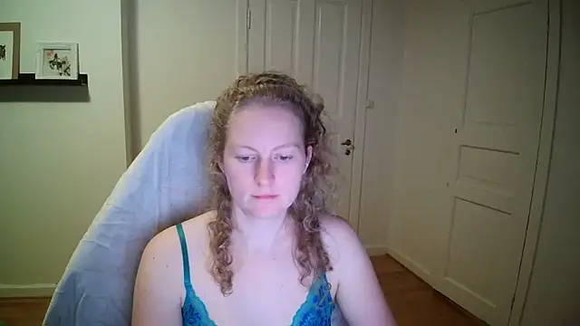 Snapshot of Girlnina-1995 chatting on 11/04/25, 08:56 Girlnina-1995 online show from 11/04/25, 08:56