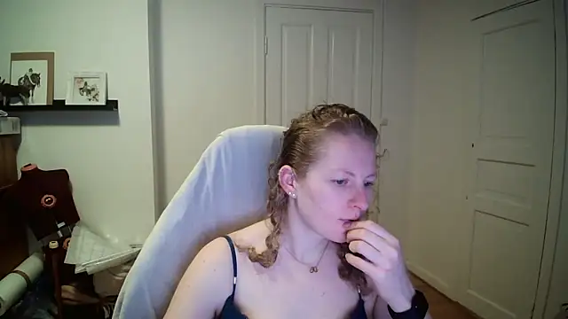 Girlnina-1995 online show from 03/04/26, 08:44