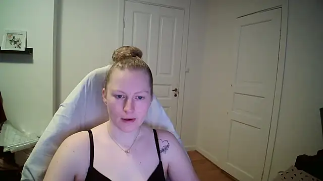 Girlnina-1995 online show from 03/05/26, 09:28