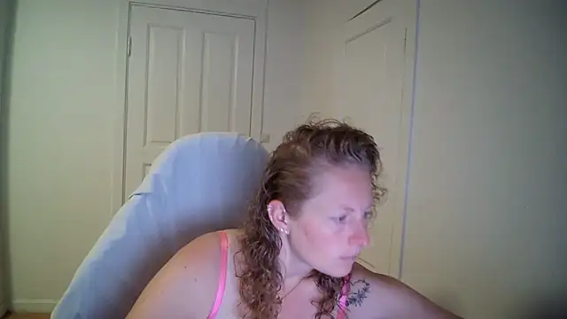 Snapshot of Girlnina-1995 chatting on 07/15/26, 08:21 Girlnina-1995 online show from 07/15/26, 08:21