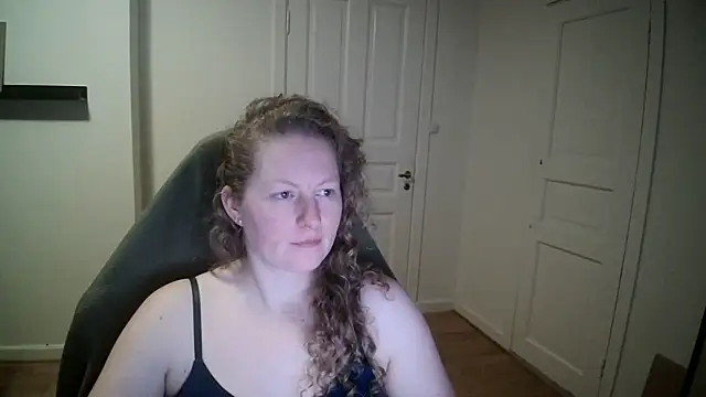 Snapshot of Girlnina-1995 chatting on 02/04/25, 08:06 Girlnina-1995 online show from 02/04/25, 08:06