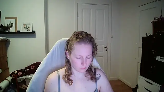 Girlnina-1995 online show from 02/13/26, 09:09