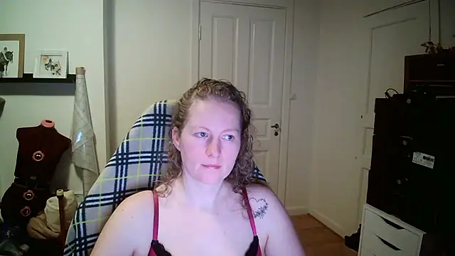 Girlnina-1995 online show from 01/14/26, 05:49