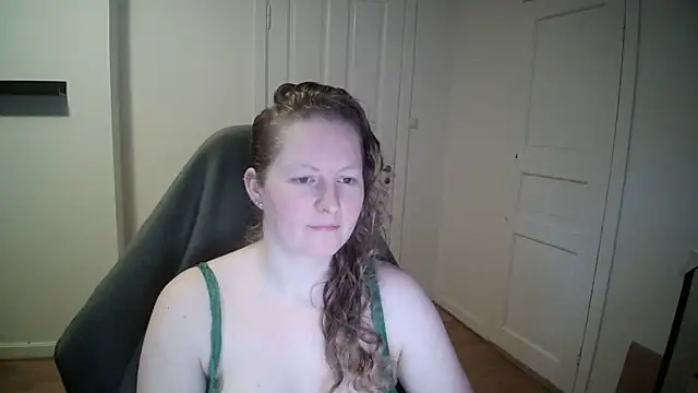 Snapshot of Girlnina-1995 chatting on 02/10/25, 09:25 Girlnina-1995 online show from 02/10/25, 09:25