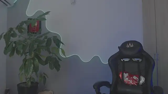 LauPolett online show from 04/18/26, 02:25