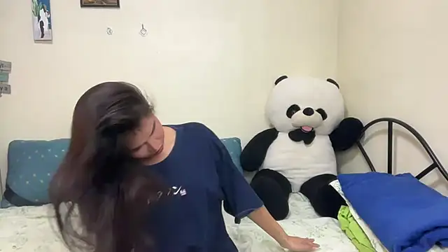 rihanna22 online show from 11/17/25, 01:48