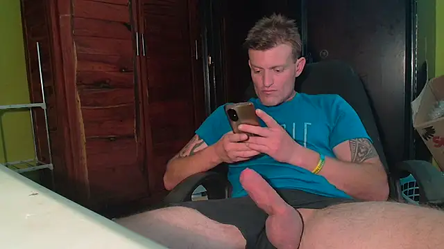 Snapshot of the-billy-blue chatting on 12/19/25, 09:00 the-billy-blue online show from 12/19/25, 09:00