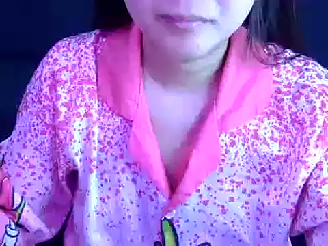 Bee 2k online show from 09/30/25, 04:51