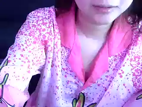 Bee 2k online show from 10/19/25, 04:37