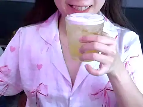 Bee 2k online show from 04/18/26, 04:37