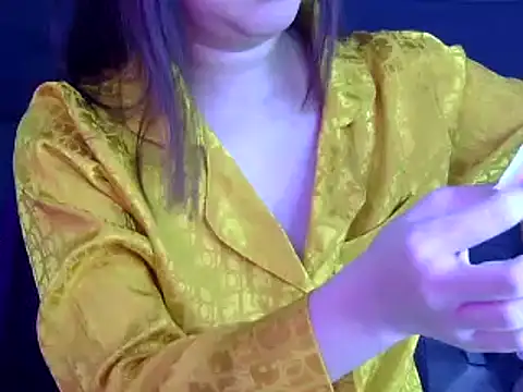 Bee 2k online show from 11/29/25, 04:56