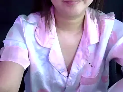 Bee 2k online show from 10/16/25, 04:54