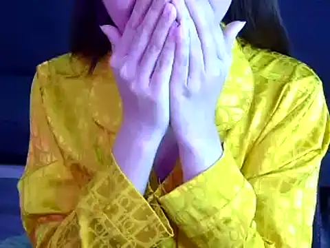 Bee 2k online show from 11/15/25, 04:49