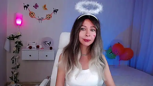 wendifoste online show from 10/31/25, 08:05