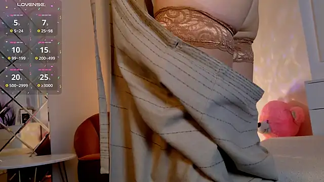 Snapshot of LorenDaze chatting on 06/03/26, 02:33 LorenDaze online show from 06/03/26, 02:33