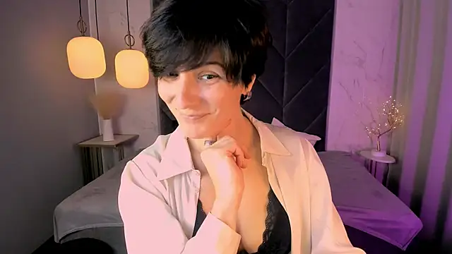 Snapshot of LorenDaze chatting on 10/18/25, 01:57 LorenDaze online show from 10/18/25, 01:57